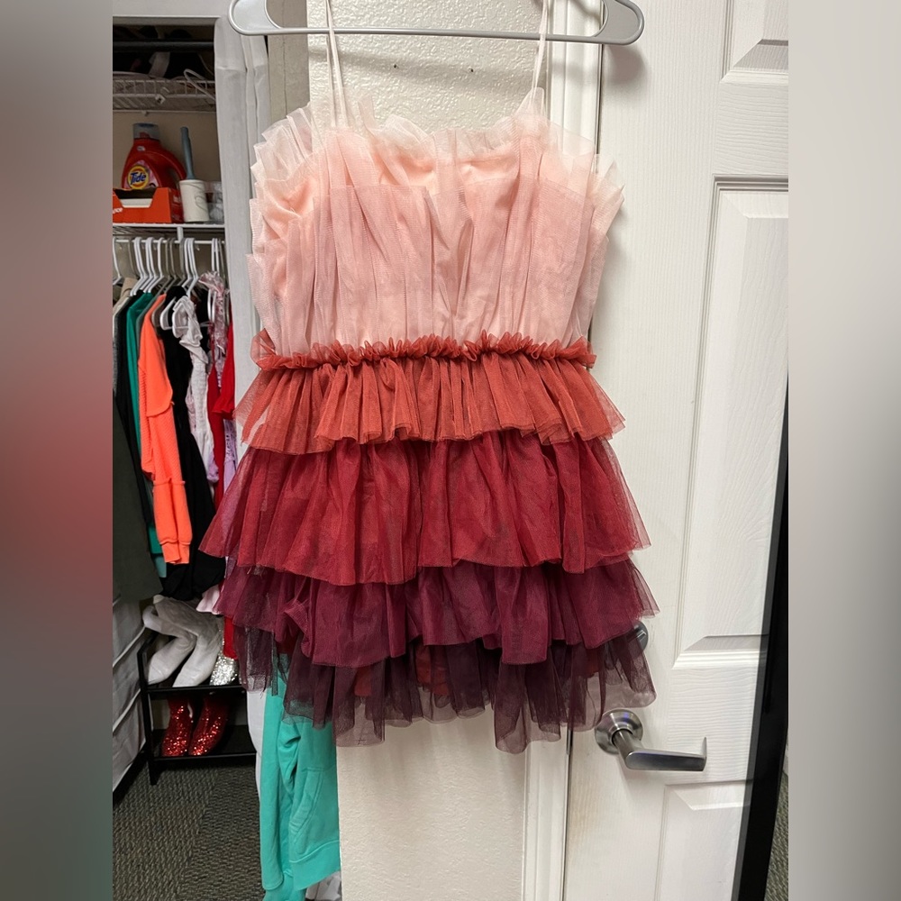 Toole poofy mini dress in different shades of red and pink. Size small.